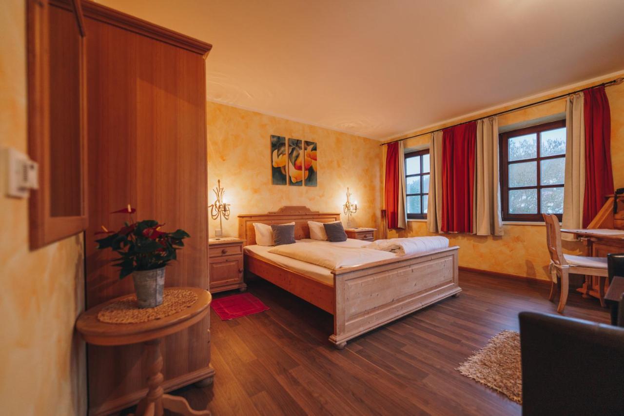 Landhotel Neukirchner Hof Neukirchen Bei Sulzbach-Rosenberg Room photo